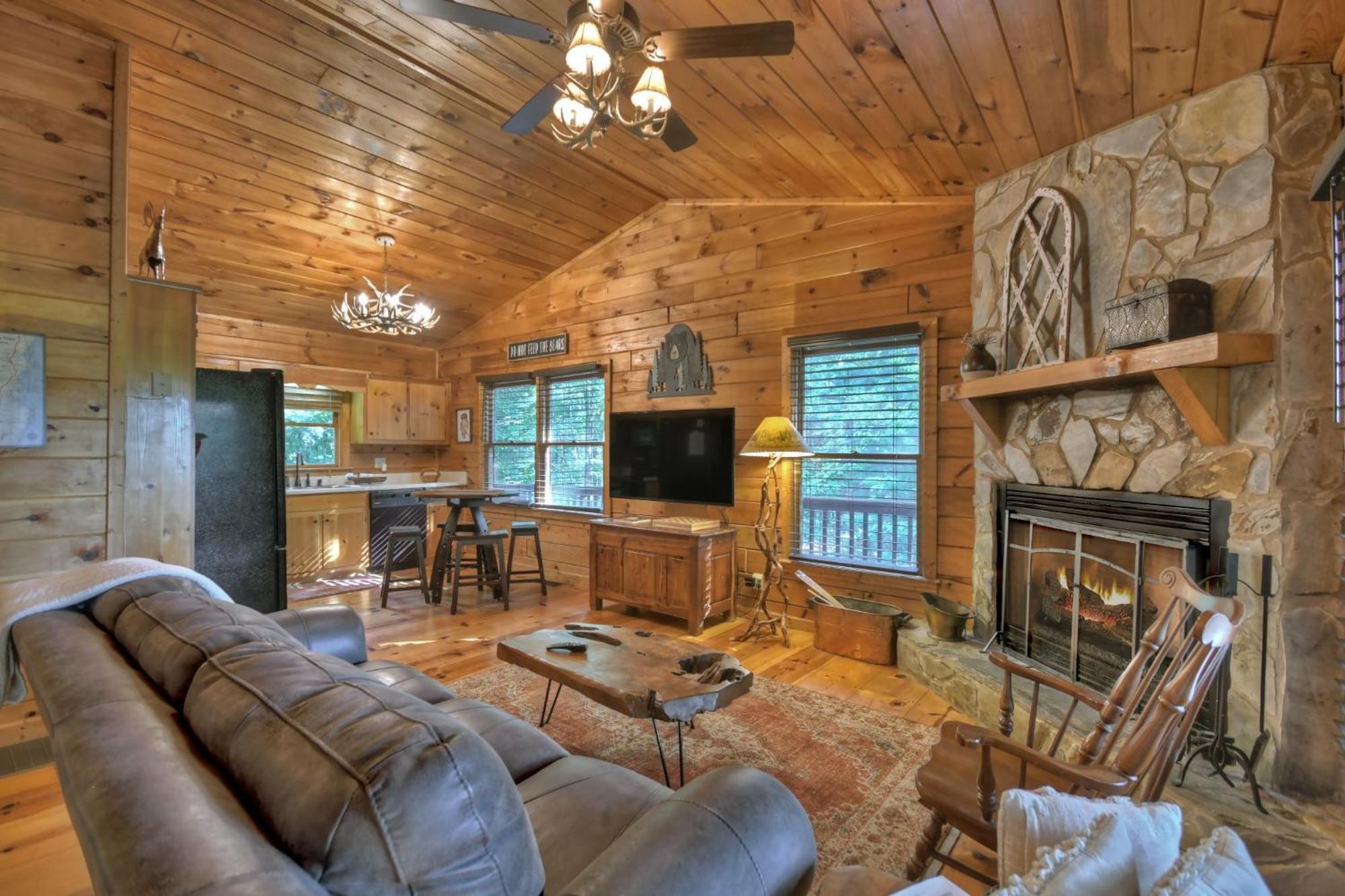 Bearfoot Ridge Wood-Burning Fireplace Cozy Hot Tub Serene Views Ellijay Exteriör bild